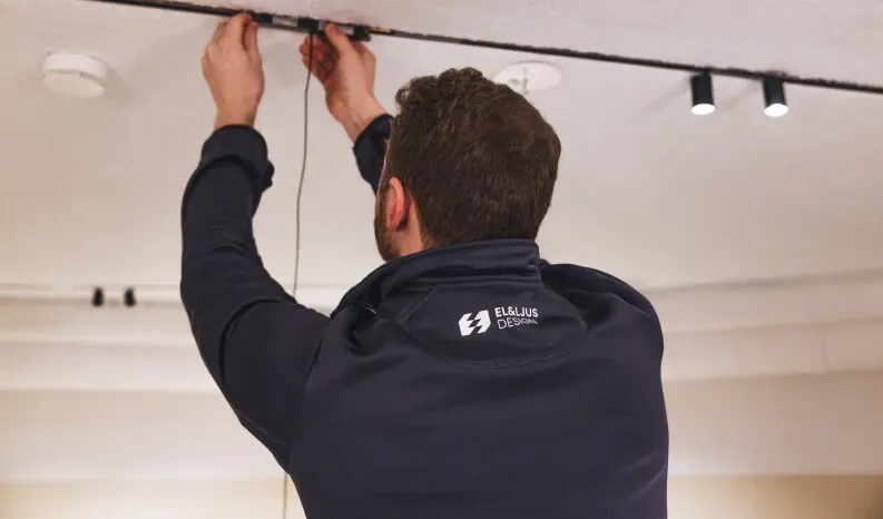 Installation av LED-belysning i företagslokal i Stockholm